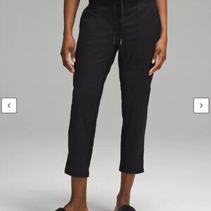 Lululemon Dance Studio Cropped Pants in Size 6 Black